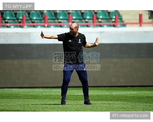 手臂自然位置判罚标准解读：裁判如何判断是否犯规？