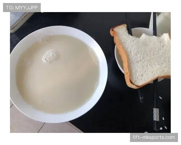 侯志慧赛前啃鸡腿那会儿，谁懂她训练完连奶茶都算着毫升喝的自律啊