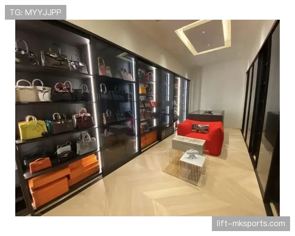 高磊训练完直接拎爱马仕去接娃，这反差谁懂